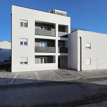 Tereza With Free Parking Задар