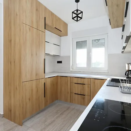 Tereza With Free Parking زادار