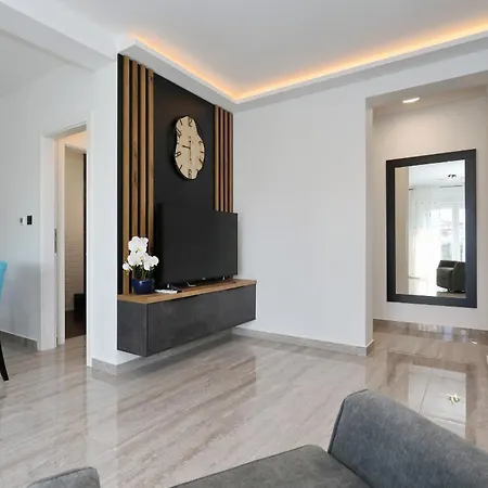 Tereza With Free Parking