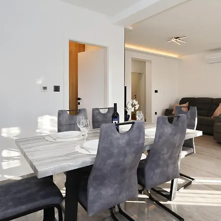 Tereza With Free Parking زادار