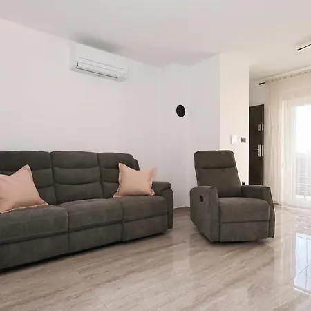 Tereza With Free Parking شقة